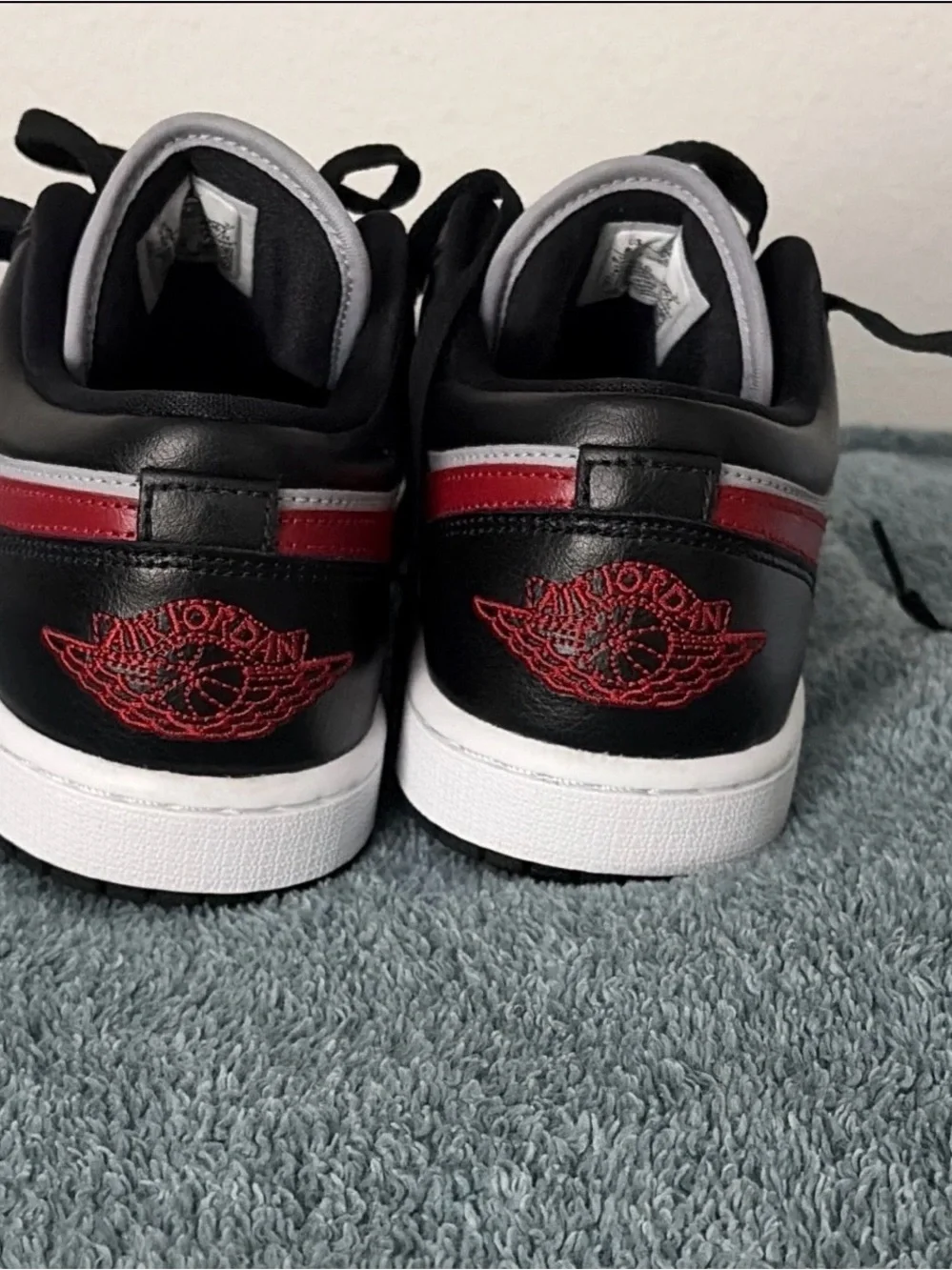 Jordan AirJordan 1 Low Sneaker Black/Gray/Red Leather Women’s 8.5 EU 40